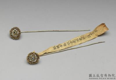 图片[2]-Gilt silver hairpin with floral decoration.-China Archive